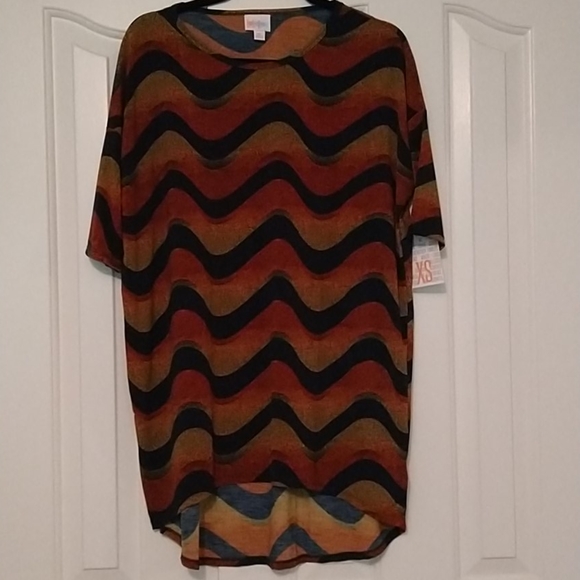 LuLaRoe Tops - 🆕🌻 LulaRoe Irma Top